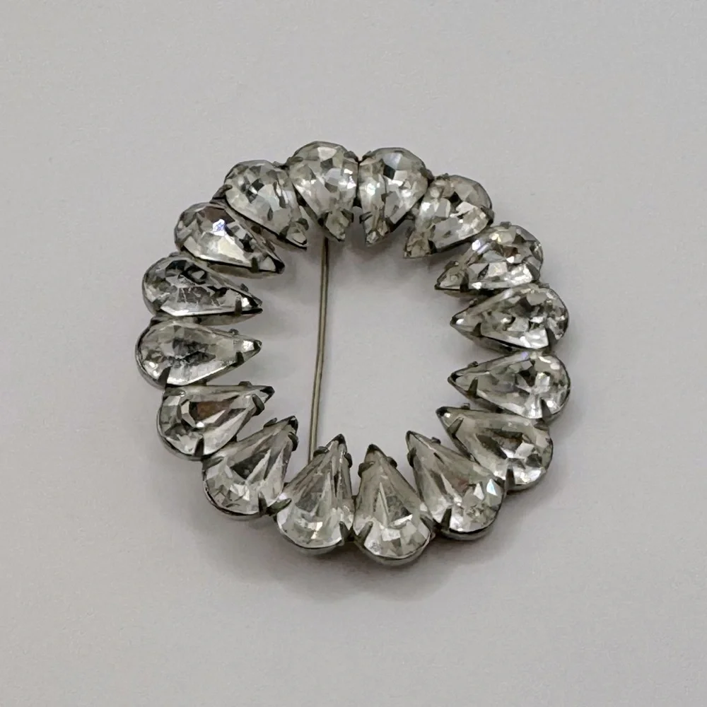 VINTAGE Crystal Oval Wreath Brooch